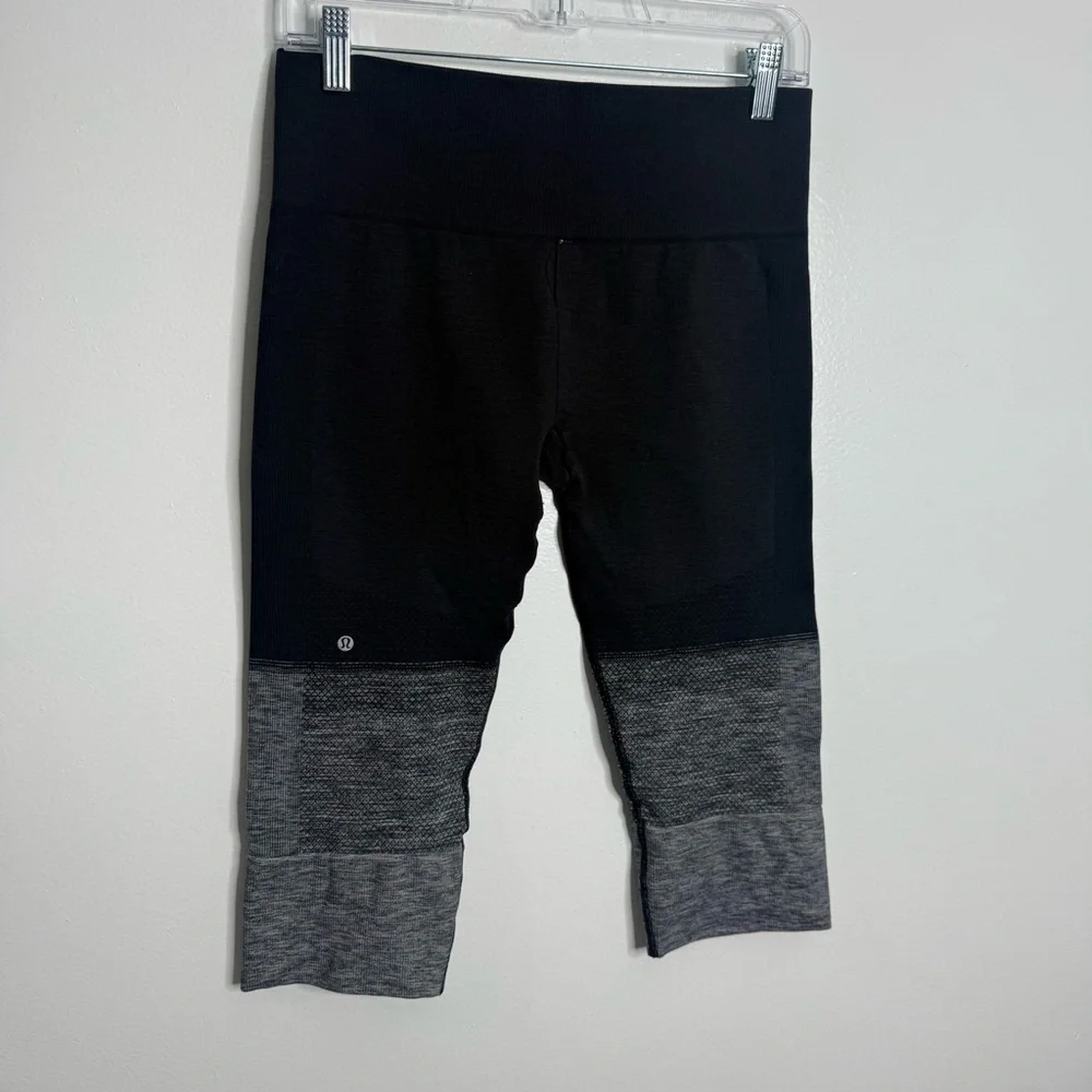 Lululemon Seamlessly Street Crop Heathered Black‎ Size 8 Activewear Yoga Active